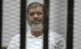 Egypte : l'ancien président Mohamed Morsi condamné à 20 ans de prison