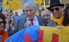 Ferhat Mehenni : "Nous avons fait ce drapeau par respect pour nos enfants"