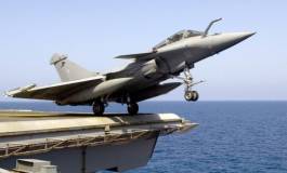 La France envisagerait de frapper l'EI en Syrie