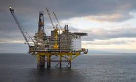 Le pétrole finit en petite baisse à New York après les stocks américains