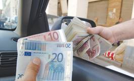 Le dinar algérien plonge sur les marchés officiel et parallèle