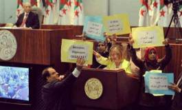 Les députés de l'opposition empêchés de parler à la presse à l'APN