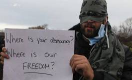 "Jungle" de Calais (France) : "Où est votre démocratie ?" clament huit migrants aux bouches cousues