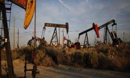 Le cours du pétrole en baisse, malgré la réduction du nombre de puits