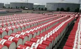 Le pétrole chute, plombé par une offre élevée et la déprime des marchés