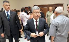 Les "redresseurs" du FLN peuvent-ils sauver l’Algérie ?