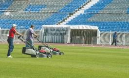 Une commission ministérielle pour une… pelouse à Alger