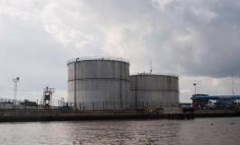 Le pétrole termine en baisse, le marché se focalise à nouveau sur l'offre