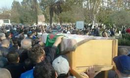 Une foule nombreuse à l'enterrement de Mohamed Tamalt