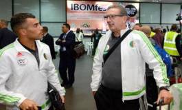 Algérie - Zimbabwe : conférence de presse du sélectionneur Leekens et Mandi (Vidéo)