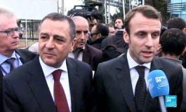 Emmanuel Macron à Alger ou le pèlerinage aléatoire, par Mohamed Benchicou