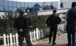 Urgent. Des citoyens protestent sur une terrasse de la wilaya de Bouira