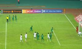 Un joueur sénégalais tente de marabouter le but zambien en finale de la CAN U20! (Vidéo)