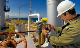 Le cours du pétrole finit en baisse après les stocks américains