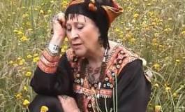 La chanteuse Louiza lance un émouvant appel à l’aide (Vidéo)