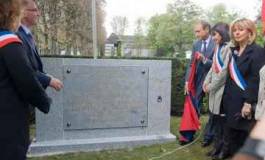 Une stèle en hommage aux victimes de l’OAS à Paris