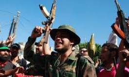 Les combats se poursuivent autour du QG de Kadhafi