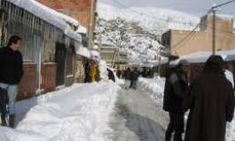 Les autorités dépassées par la neige : routes coupées dans 13 wilayas