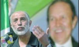 Belkhadem entre Bouteflika et Enrico Macias