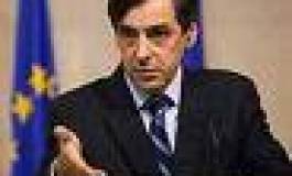 François Fillon entame à Alger une visite énigmatique