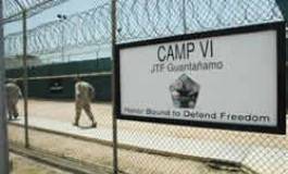 Un juge ordonne la libération de cinq Algériens de Guantanamo