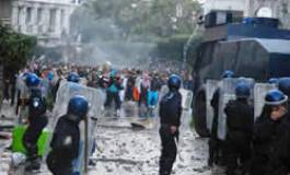 Marches de la CNCD : Said Sadi agressé au couteau ; plusieurs personnes arrêtées