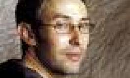 Je n'irai pas signer sans Benchicou ! Par Mustapha Benfodil