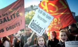 France-immigration : des milliers de personnes défilent contre les tests ADN