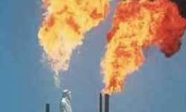 Réactions après que le prix du pétrole ait touché le seuil des 100 dollars pour la première fois de son histoire