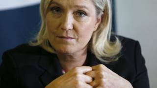 Sortira, sortira pas de l'euro : Marine Le Pen souffle le chaud et le froid