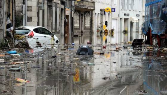 France : dix morts et six disparus dans des inondations sur la Côte d'Azur