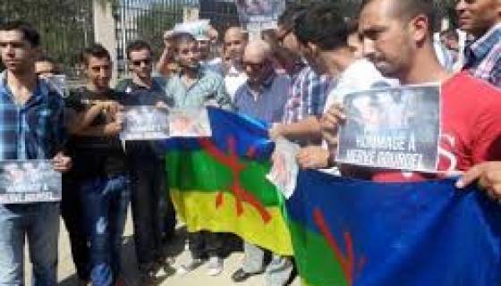Hommage à Gourdel : Ferhat Mehenni fustige Bouteflika