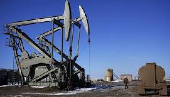 Le pétrole tombe à 55,91 dollars, l'Opep inquiète