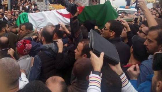 Amar Ezzahi inhumé en présence de ses fans au cimetière d'El Kettar à Alger