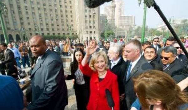 Hillary Clinton sur la place Tahrir au Caire