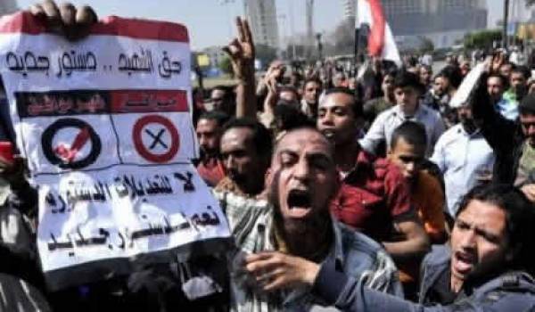 Manifestation au Caire à la veille d'un référendum sur la Constitution