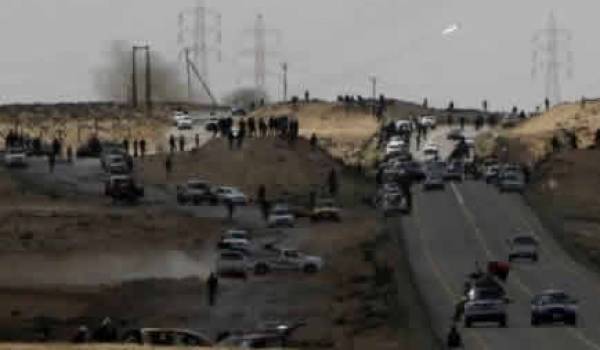 Rébellion libyenne: des roquettes dans le désert
