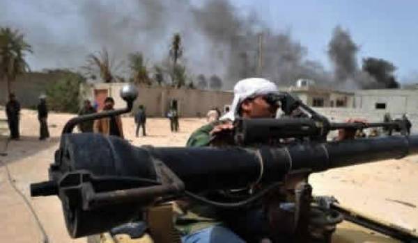 Le bureau de Kadhafi bombardé, avancée des rebelles à Misrata
