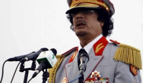 Les conditions d'un départ de Kadhafi au centre des débats