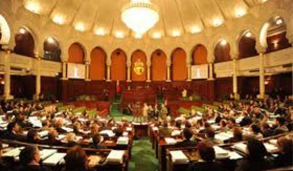 Le parlement tunisien connaît des tiraillements pour rédiger la nouvelle Loi fondamentale.