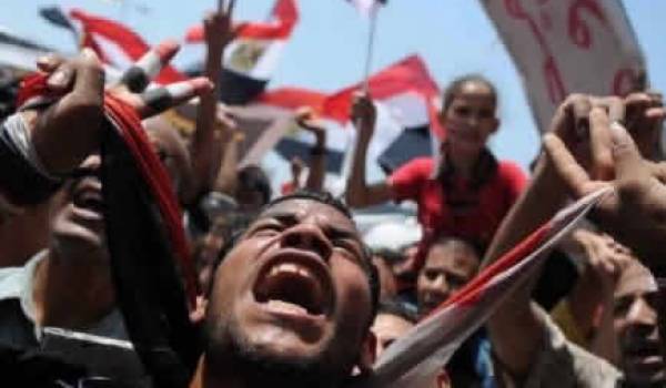 Egypte: des milliers de manifestants au "vendredi du dernier avertissement"