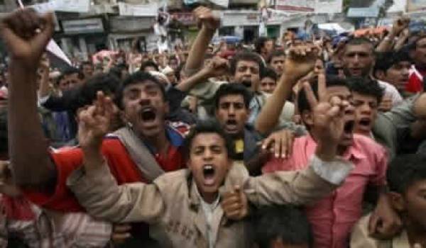Yémen: Saleh revient au plan du Golfe, l'opposition maintient la pression