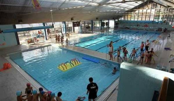 Des horaires sont réservés aux garçons et filles juives dans cette piscine municipale de Savoie.