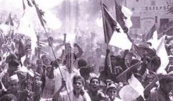 Manifestation de l'indépendance algérienne photographiée par Marc Ribout.