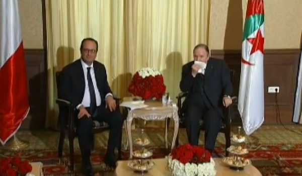 Abdelaziz Bouteflika recevant François Hollande à Alger.