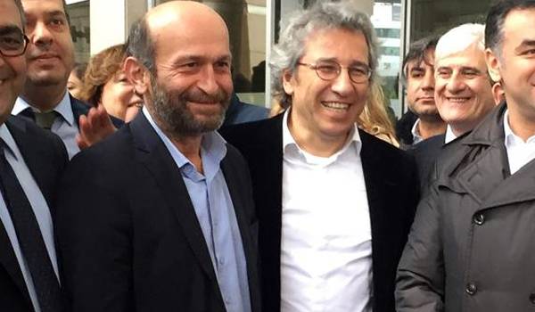 Dan Dündar, et d'Erdem Gül libérés.