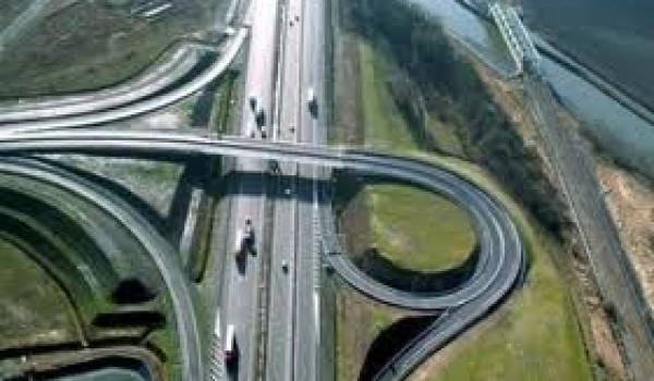 L'autoroute Est-Ouest est l'exemple type des surcoûts faramineux de tous les projets depuis 10 ans