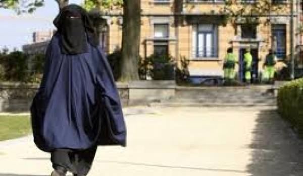 La femme est l'un des enjeux de la mainmise sociale des islamistes