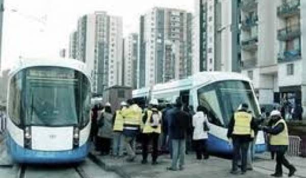 Le tram d'Alger s'étoffe.