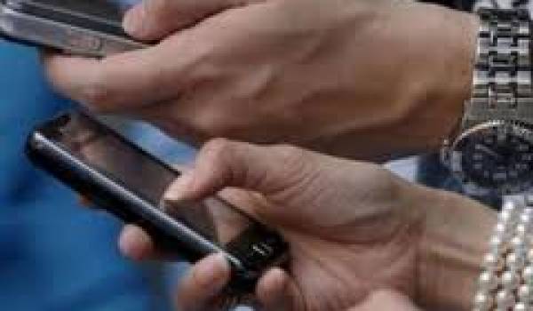 L'énorme marché de la téléphonie mobile en Algérie est source de luttes feutrées entre opérateurs.